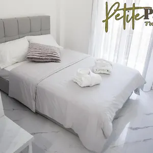 petite-palace-7.hotels-of-thessaloniki.com/