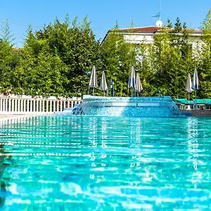 https://hotel-smeraldo-lazise.hotelinveneto.com